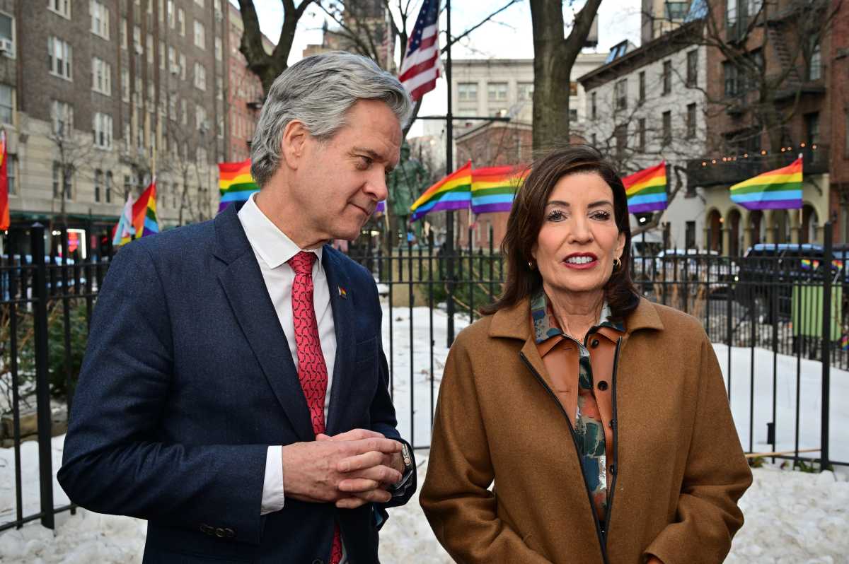 Governor Hochul calls for Rainbow Flag’s restoration in visit to Stonewall National Monument
