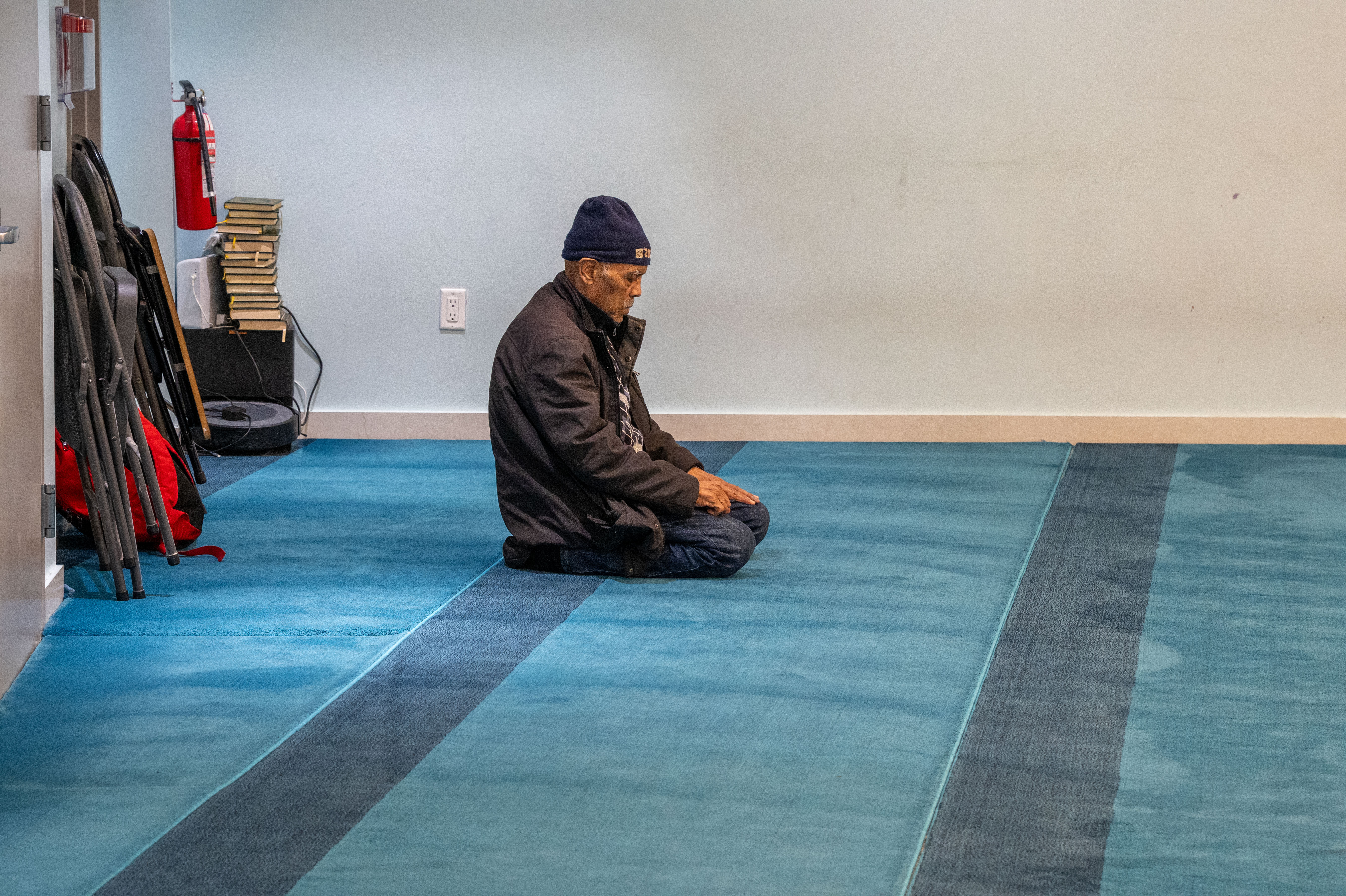 Members of the Muslim American Society of Staten Island celebrate Ramadan in their newly expanded community center in Dongan Hills on Tuesday, February 17, 2026. (Owen Reiter for the Advance/SILive.com)