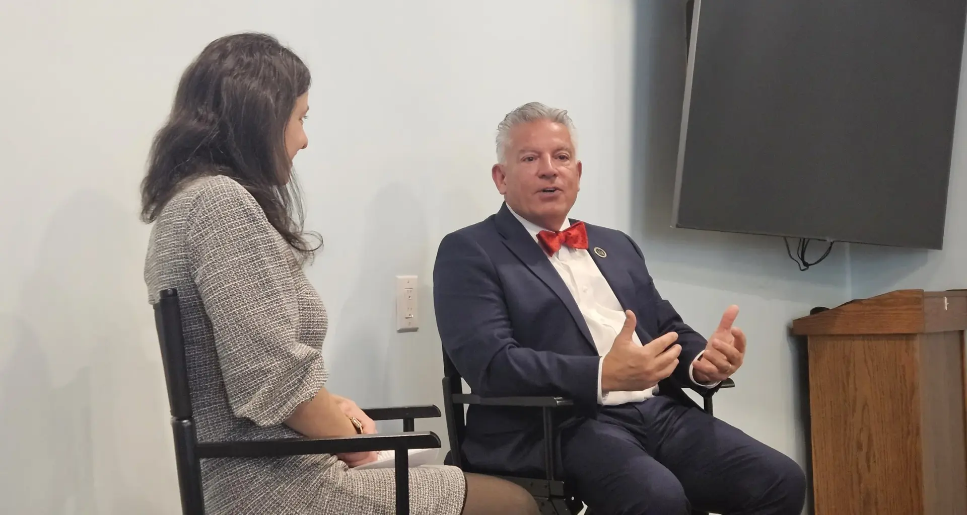 Administrative Judge Joseph Zayas speaks with Queens County Bar Association President Kristen Dubowski-Barba about the need to hire more judges in the state. Photo: Noah Powelson/Eagle Urban Media