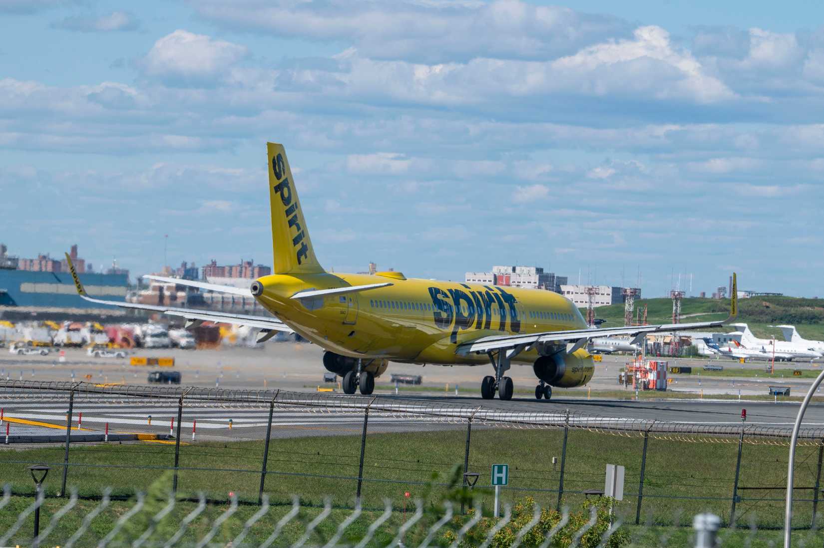 A Spirit Airlines Airbus A321-231 tail number N662NK airplane starts takeoff at LaGuardia Airport.