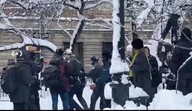 News 12 | Brooklyn | Officers injured as large crowd hurls snow in Washington Square Park