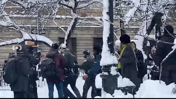 News 12 | Brooklyn | Officers injured as large crowd hurls snow in Washington Square Park