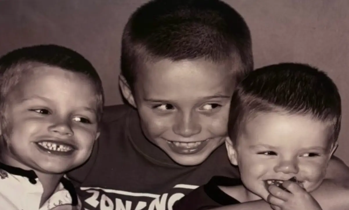 Brooklyn's youngest brother, Cruz, recently shared a throwback sibling snap to social media (Instagram/@cruzbeckham)