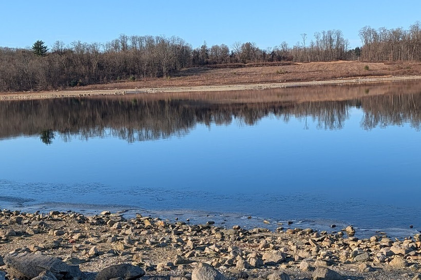 Photo of the bank of the Amawalk Reservoir