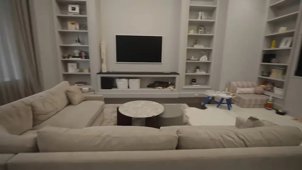 Lindsay Hubbard Shows Off NYC Apt