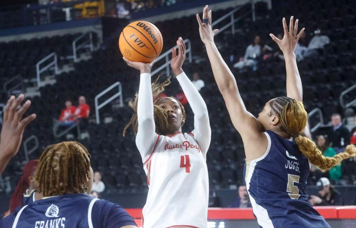 Austin Peay defeated Queens 85-47 during ASUN action Thursday on Gary Mathews Court in F&M Bank Arena. Photos by Robert Smith | APSU Athletics