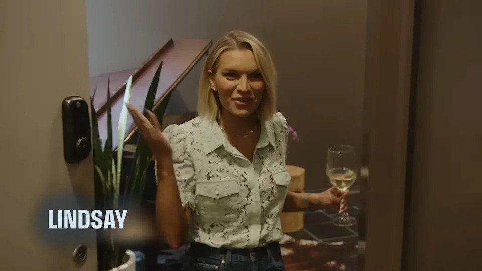 Lindsay Hubbard Shows Off NYC Apt