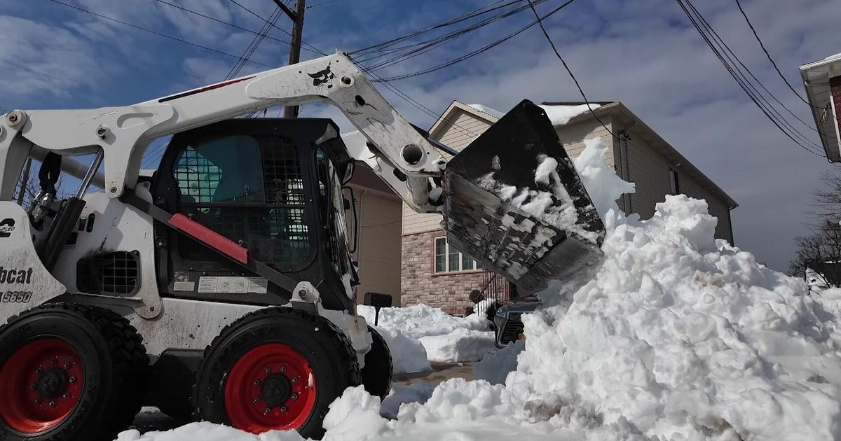 Staten Island residents frustrated with NYC's snow removal take matters into their own hands