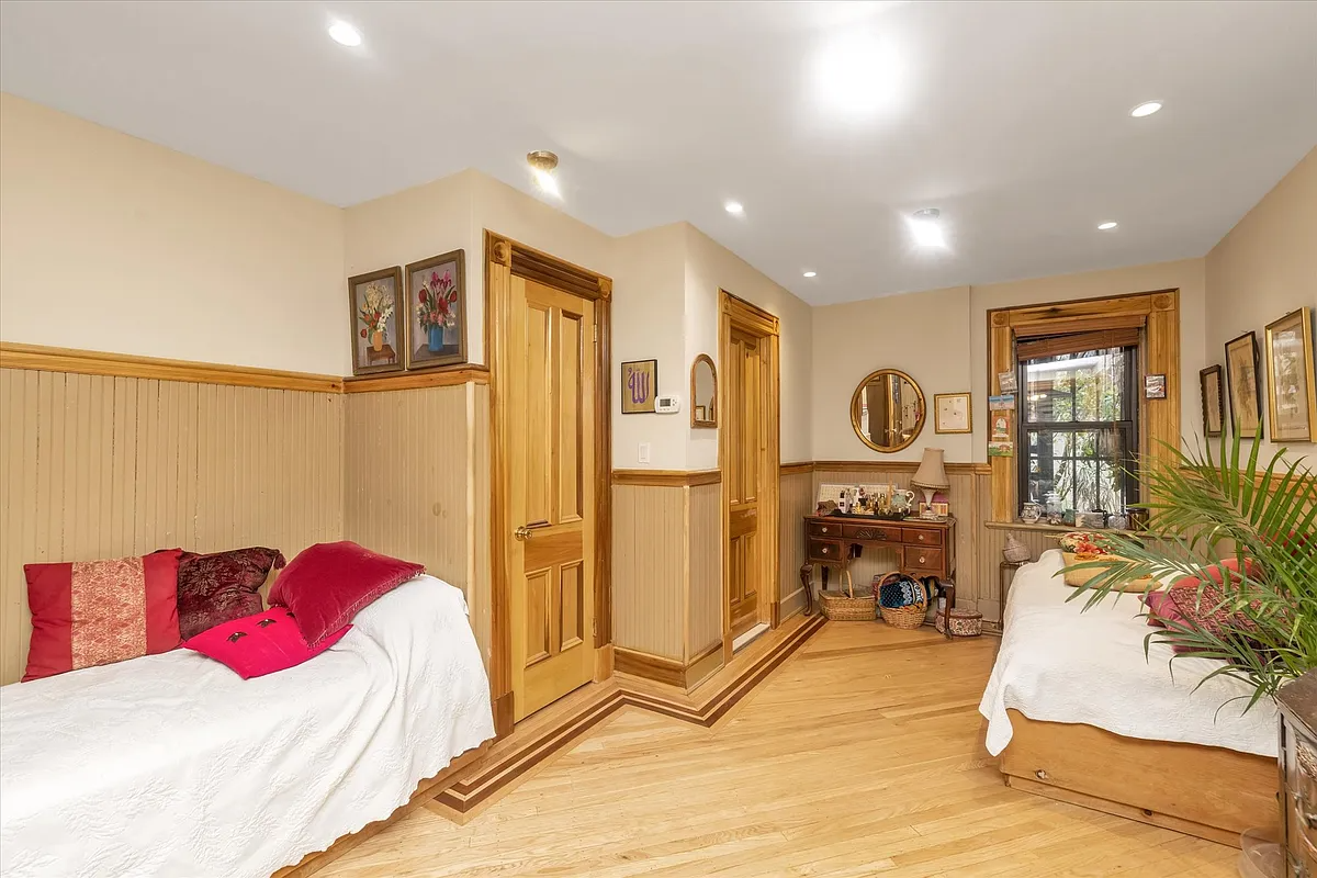 garden level bedroom with beadboard