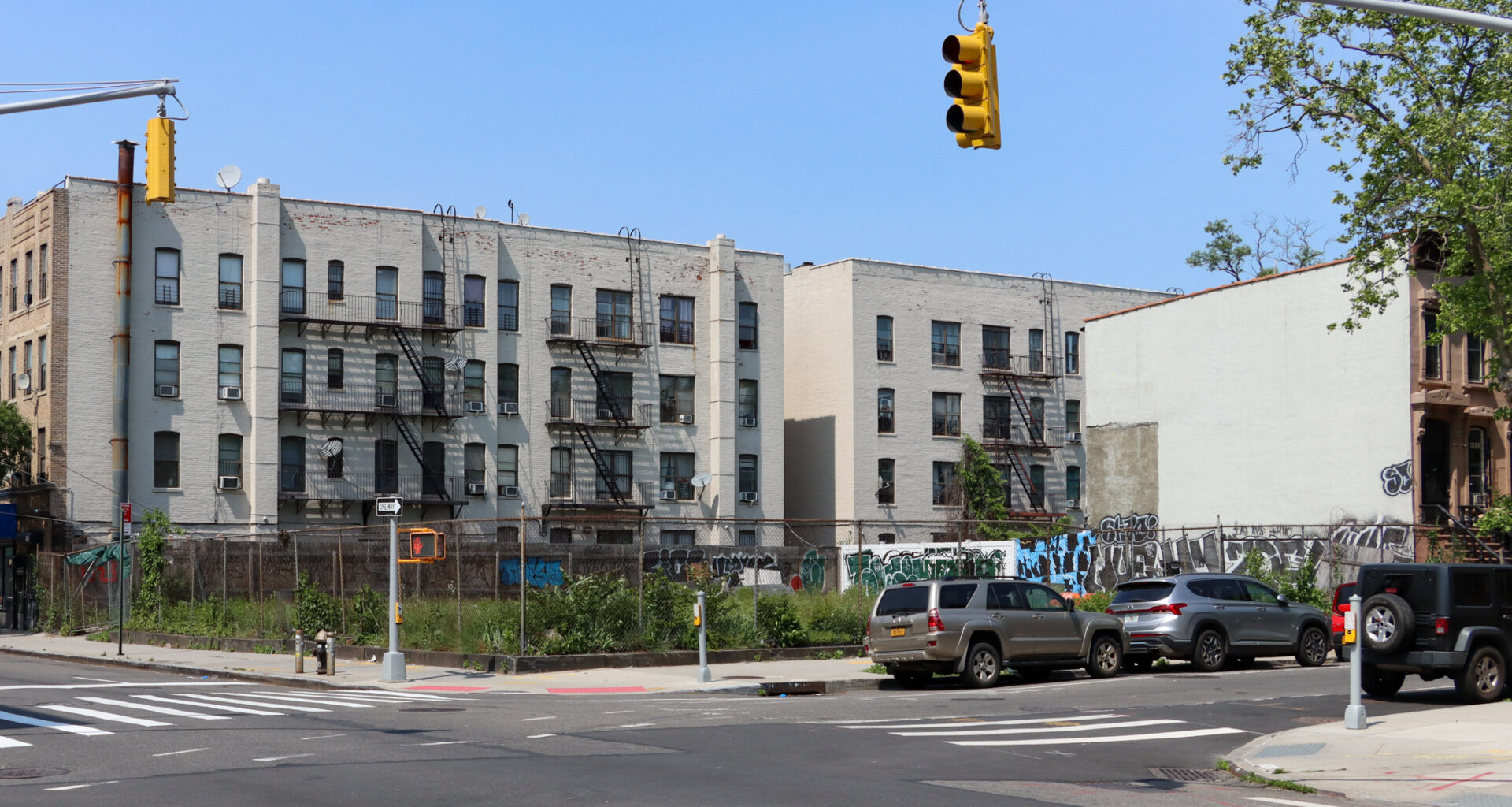 chain link fence surrounding the lot that once held the ornate dangler mansion
