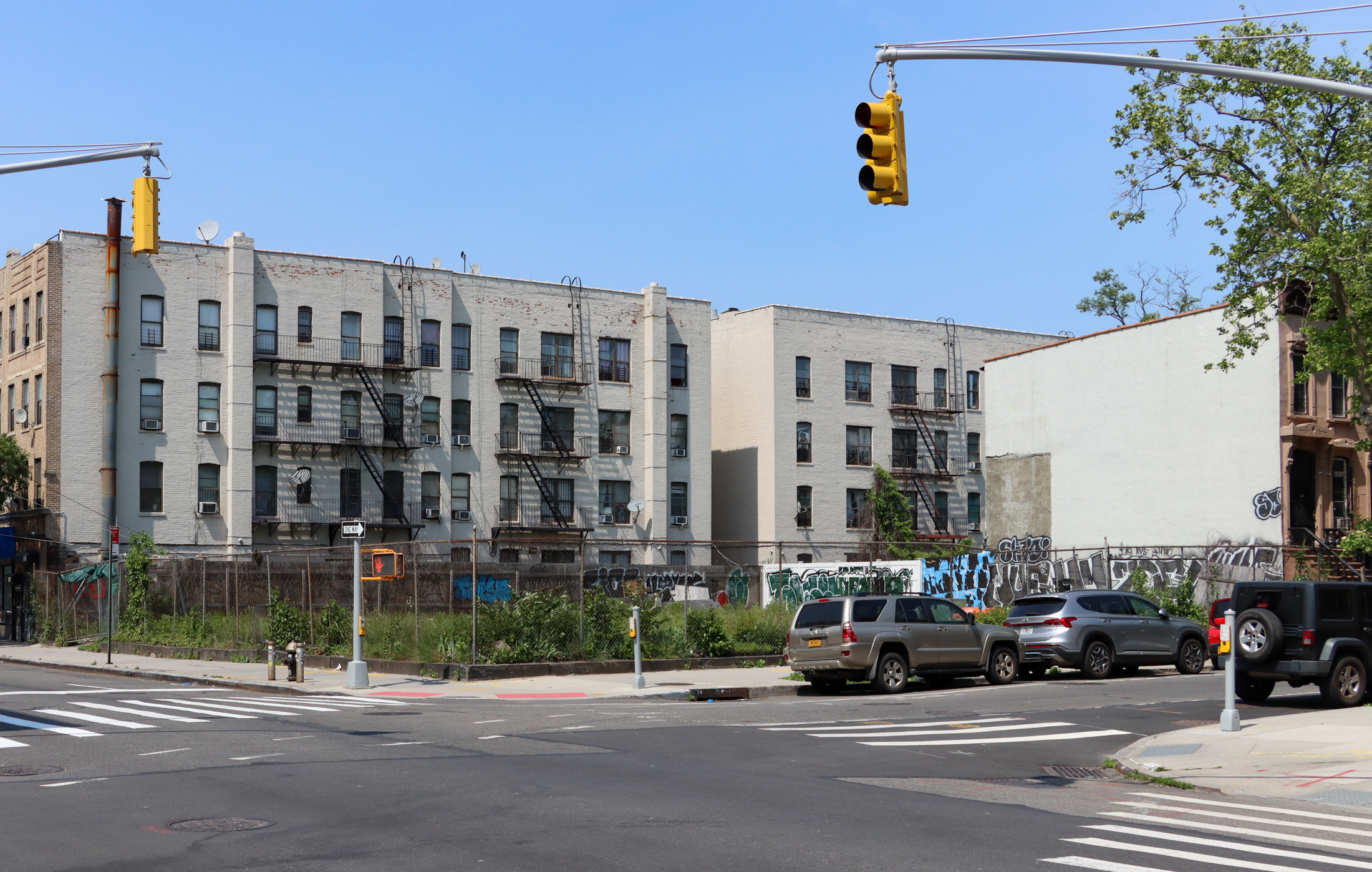 chain link fence surrounding the lot that once held the ornate dangler mansion