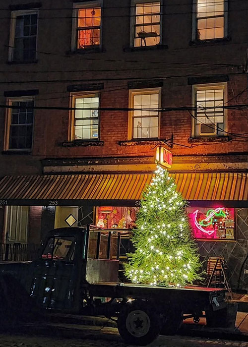 Sunny’s Bar is one of the best dive bars in New York City.