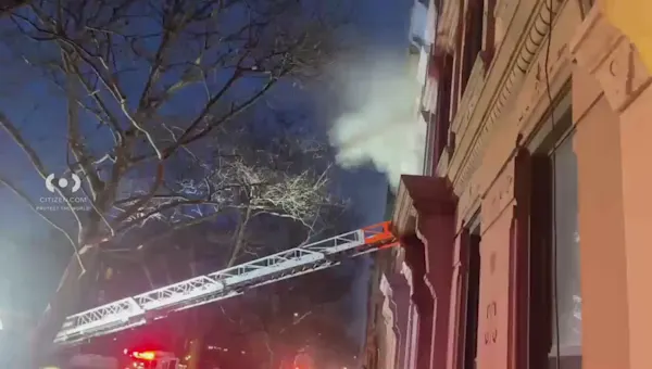 News 12 | Brooklyn | 2 hospitalized following Bed-Stuy brownstone blaze