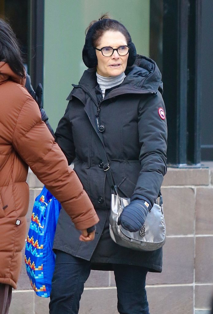 mary elizabeth mastrantonio walking in nyc