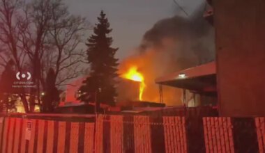 News 12 | Brooklyn | Firefighters battle 2-alarm blaze inside East New York home