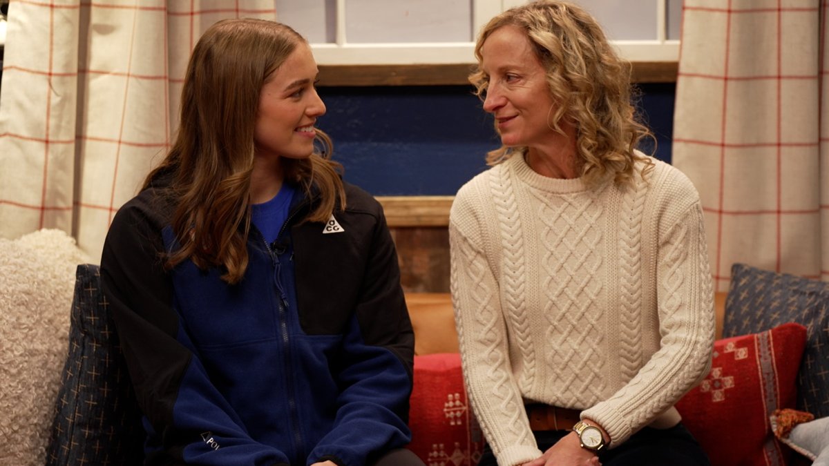 Caroline Harvey has emotional reunion with childhood principal – NBC New York