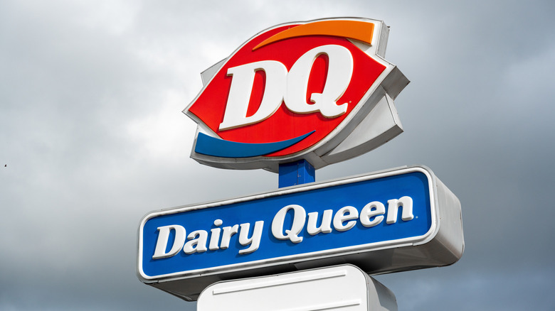 Dairy Queen restaurant sign