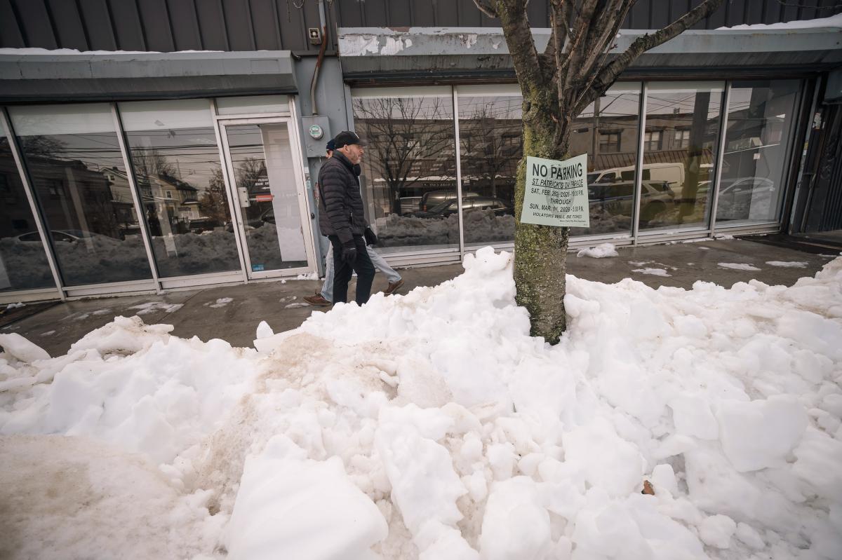 NYC could see another quick bout of snow this weekend, sandwiched between increasingly warmer weather