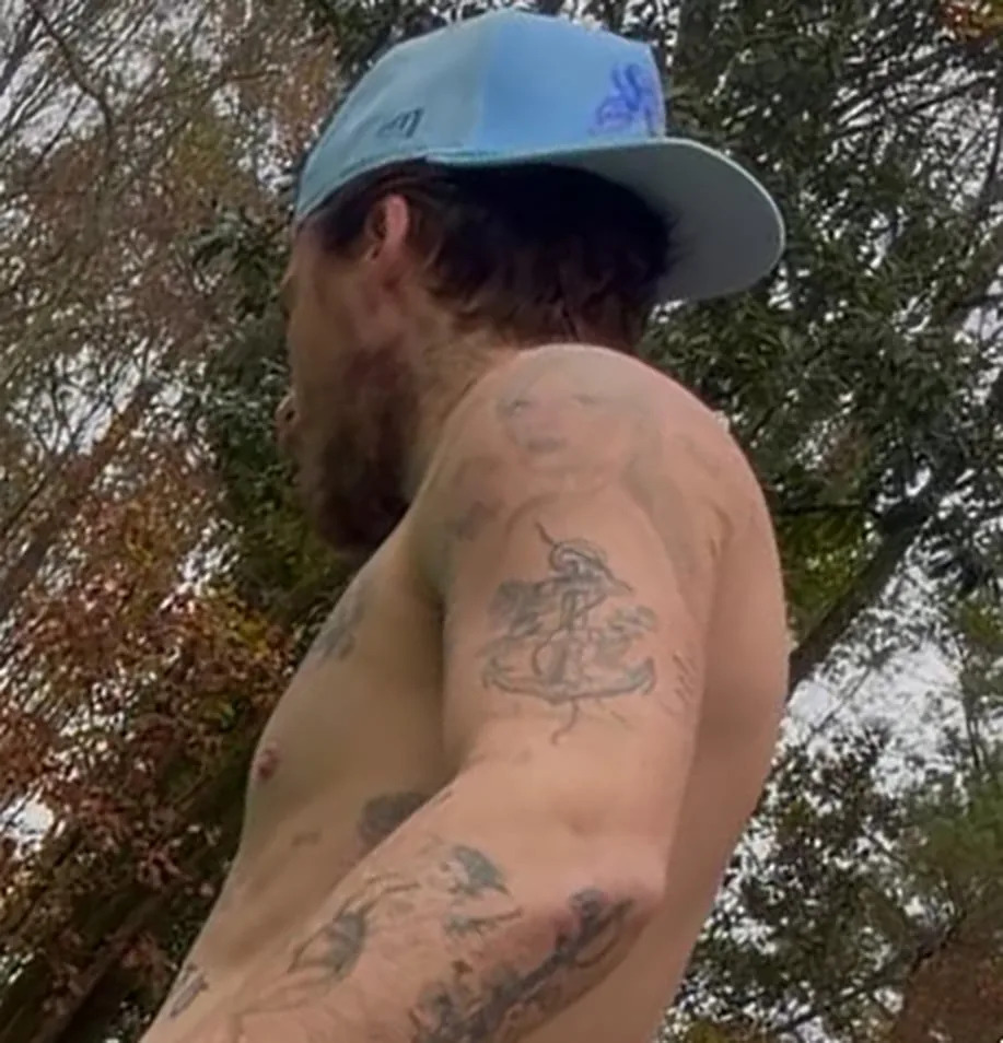 The word ‘dad’ is no longer visible in the inking (@brooklynpeltzbeckham)