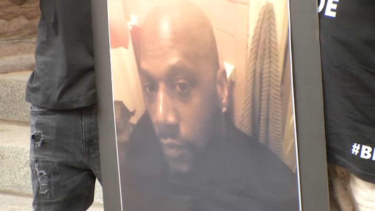 Advocates push Hochul on crisis response pilot funding