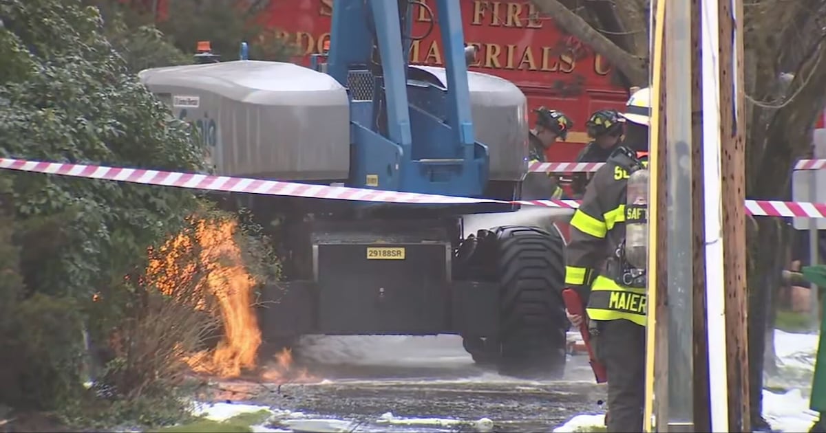 Massive response to Queen Anne fire after crane hits power lines; operator trapped for hours – KIRO 7 News Seattle