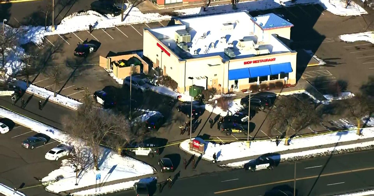 Brooklyn Center police ask public to stay away from city intersection due to "active investigation"