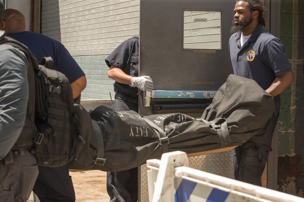 Jeffrey Epstein in a body bag being loaded into an OCME vehicle.