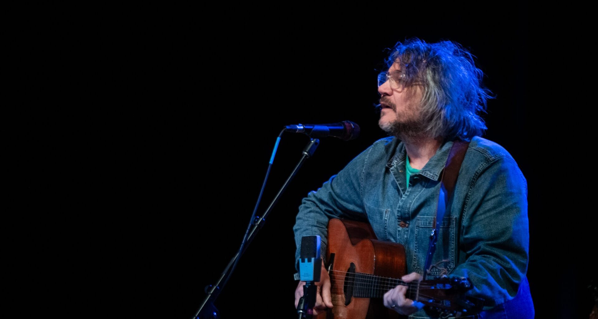 Watch: Jeff Tweedy Debuts Queen’s “Fat Bottomed Girls” in Spain