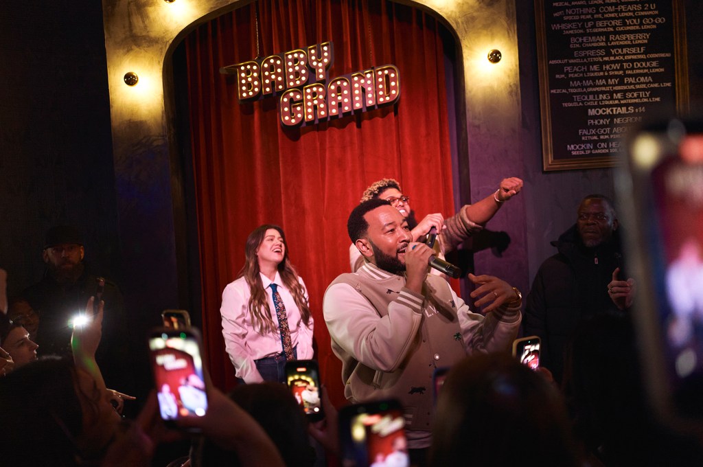 Kelly Clarkson & John Legend Warm Up for 'Voice' With NYC Karaoke