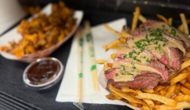 Droves Of New Yorkers Are Ordering This $25 Steak Frites