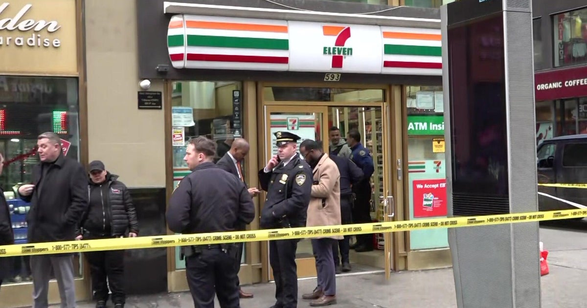 1 dead after shooting at Manhattan 7-Eleven, police say