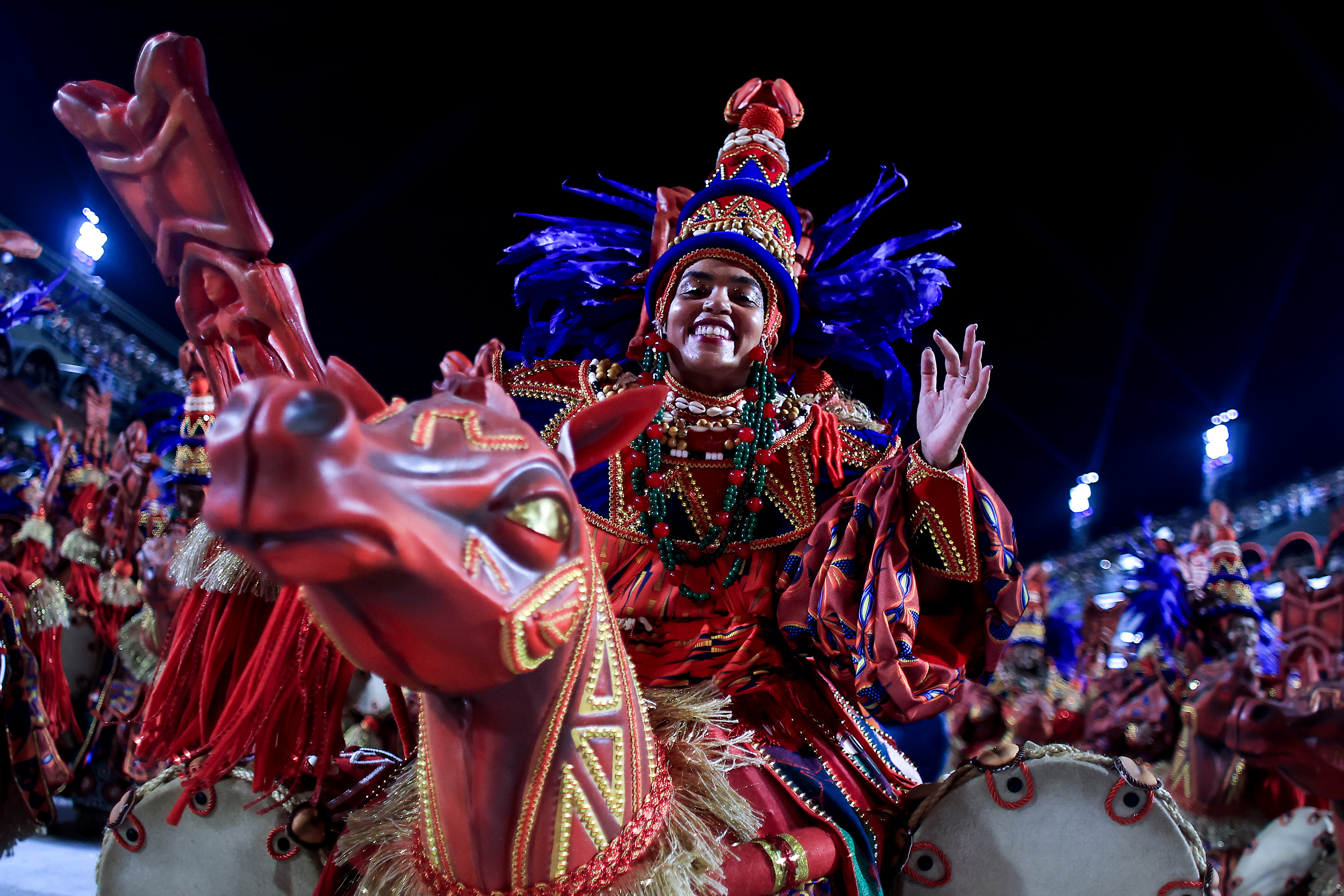 The Rio Carnival, the crown jewel of Brazil’s cultural calendar, exploded into full spectacle on Carnival Sunday, February 16, 2026. Held at the famed Sambadrome, samba schools paraded in dazzling costumes and towering floats, competing in the celebration’s most anticipated and electrifying night.