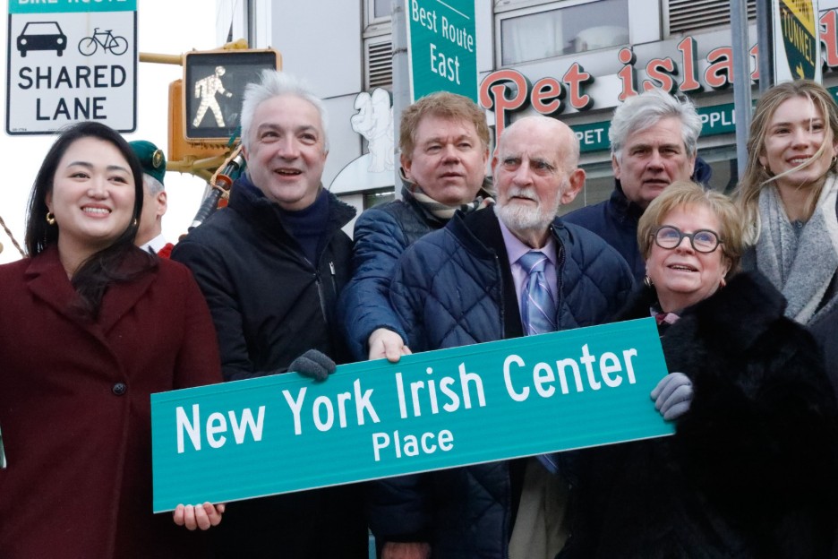 New York Irish Center in Long Island City makes history with street co-naming near its Jackson Avenue home – QNS