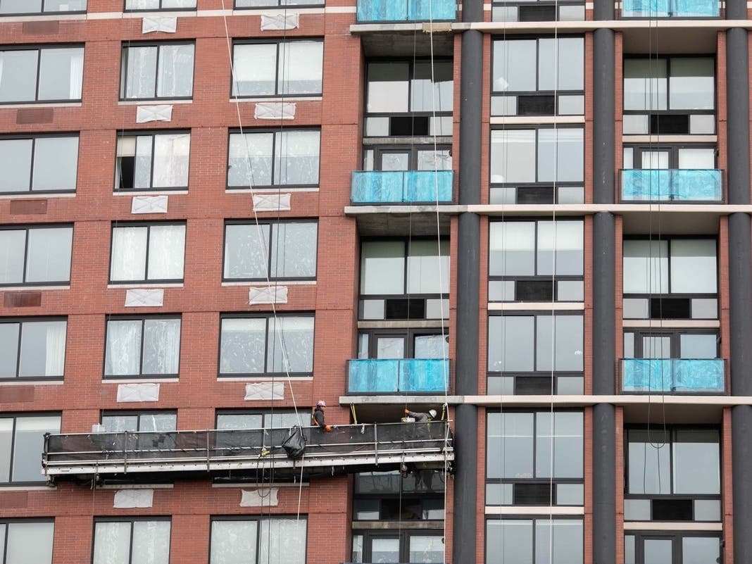 Tenants With No Water, Heat Face Off Against Landlords In NYC Hearing
