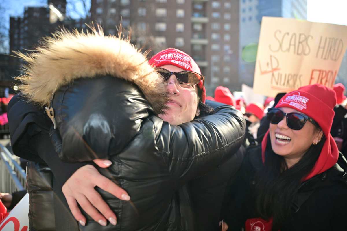 NYSNA celebrates contract victories at all but one NYC hospital