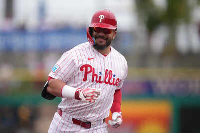 MLB trade rumors: Philadelphia Phillies predicted to sign $2.5 million New York Yankees veteran outfielder to bolster rotation