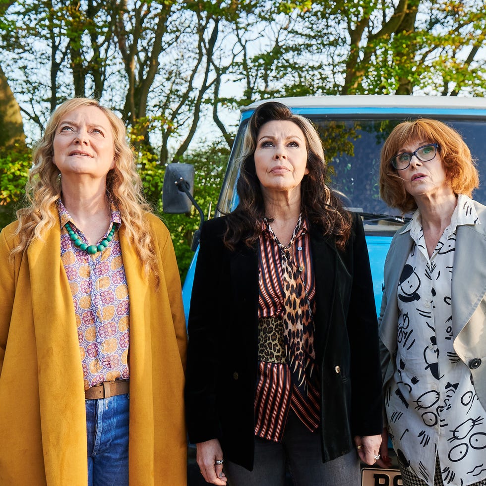 beth, cat and jane arrive to egde gallery.; modern art of murder queens of mystery _ season 2 photo credit: rob baker ashton/acorntv beth, cat and jane arrive to egde gallery.; modern art of murder queens of mystery _ season 2 photo credit: rob baker ashton/acorntv