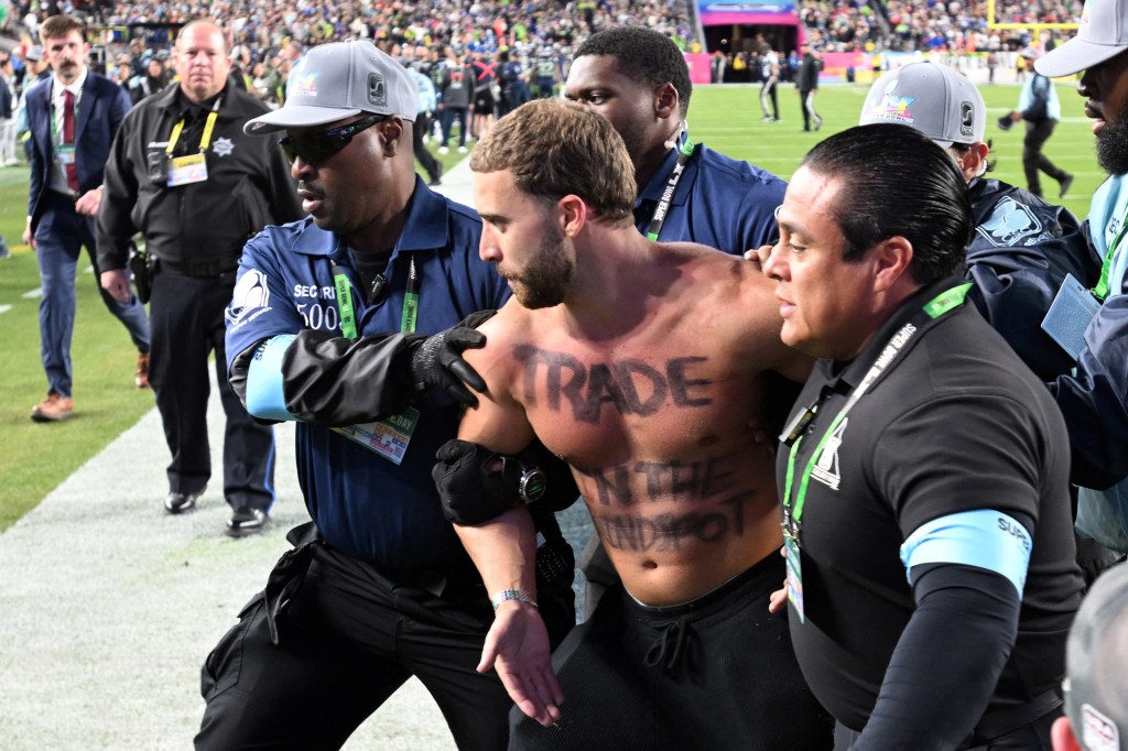 Security personnel detains a streaker, identified as Alex Gonzalez, during Super Bowl LX.Security detains a streaker, identified as day trader and social media personality Alex Gonzalez, during Super Bowl LX between the New England Patriots and the Seattle Seahawks at Levi's Stadium in Santa Clara, California on February 8, 2026. (Photo by JOSH EDELSON / AFP via Getty Images)