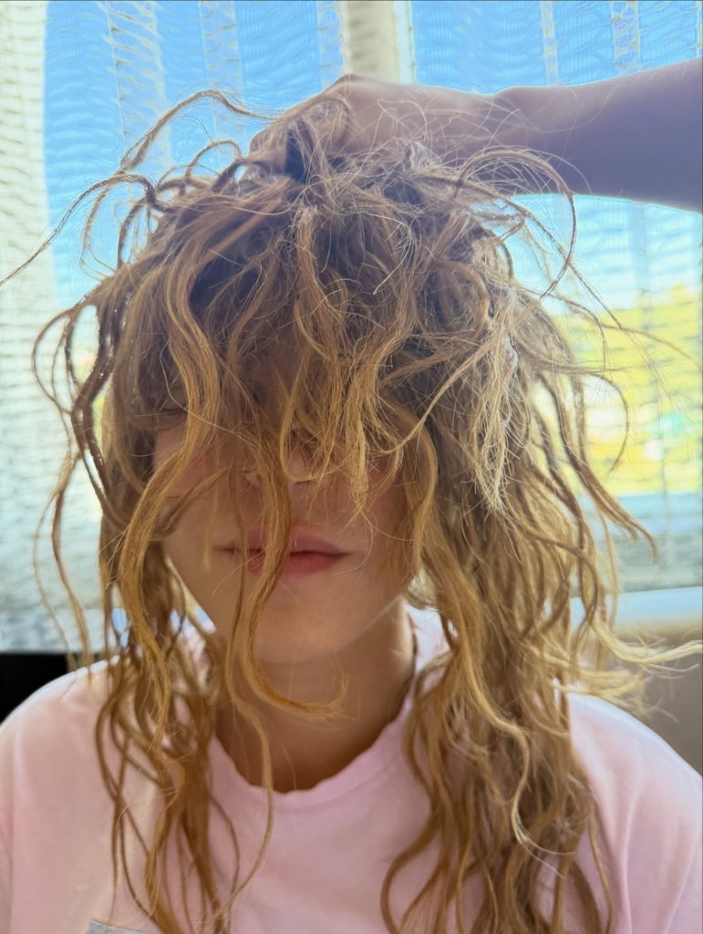 Shakira lets her hair down on instagram. 