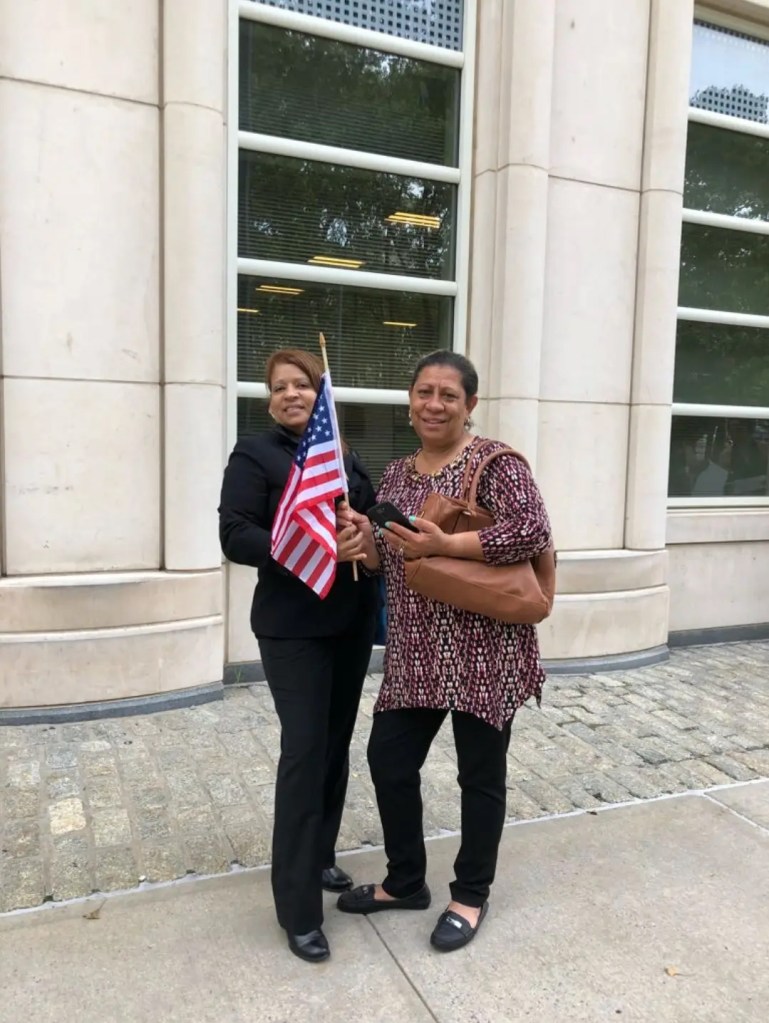 Zoraida Leo (left) with her sister Maria.