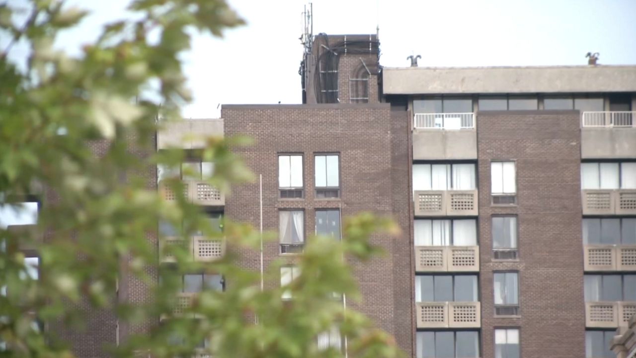 syracuse apartment building