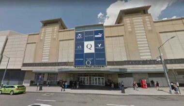 Teen stabbed during disturbance in food court at Queens Center Mall: NYPD – QNS