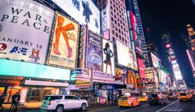 ‘Two Strangers (Carry A Cake Across New York)’ Is the Rom-Com Musical You've Been Looking For