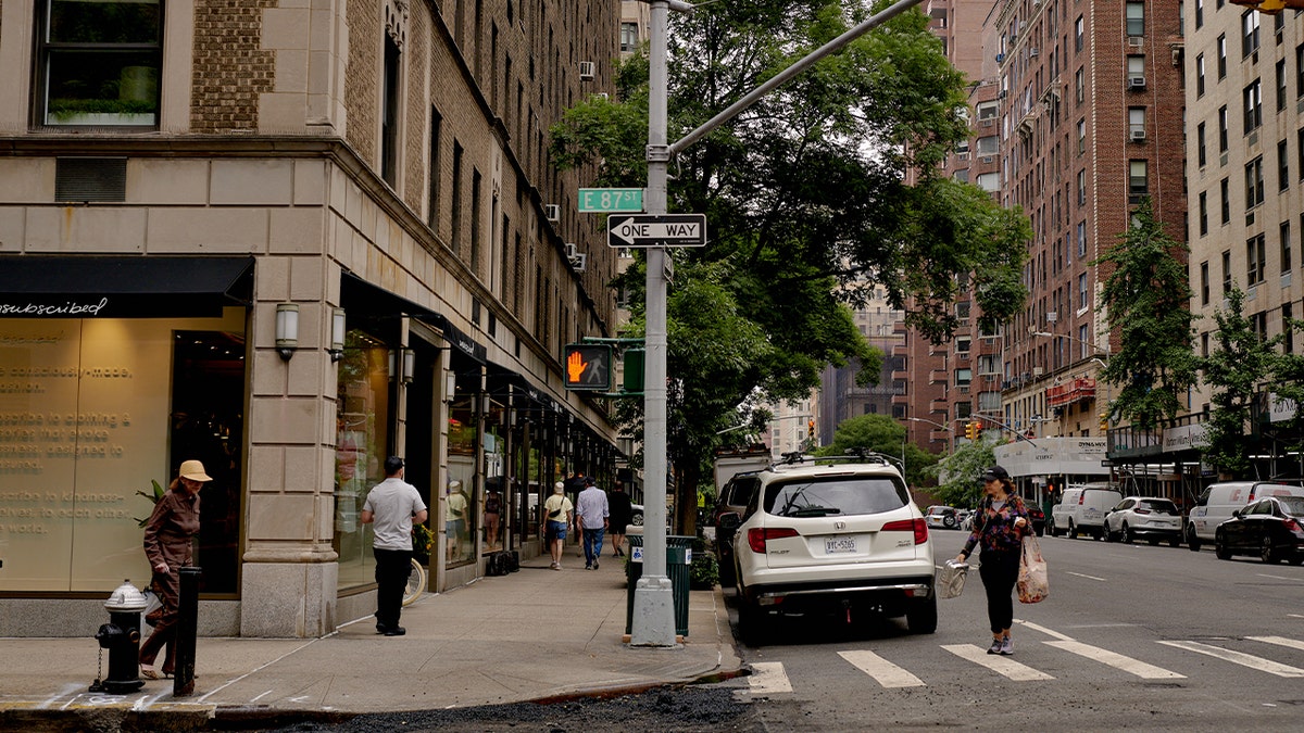 upper east side sidewalk and buildings