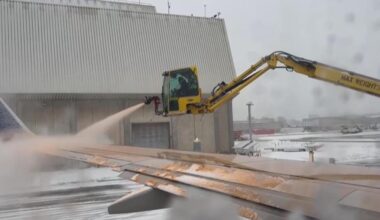 Snow and ice still an issue at New York City airports