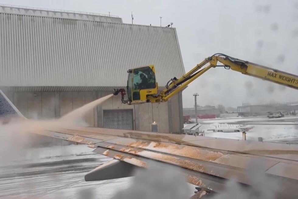 Snow and ice still an issue at New York City airports