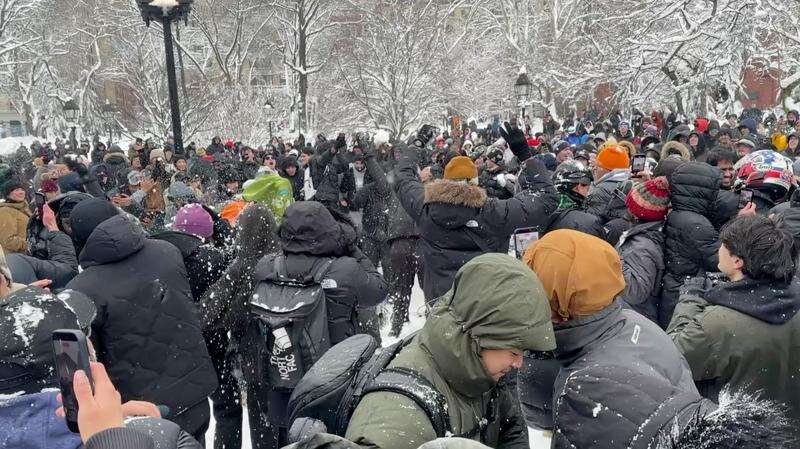 NYC police arrest man after officers were pelted during a snowball fight – Butler Eagle