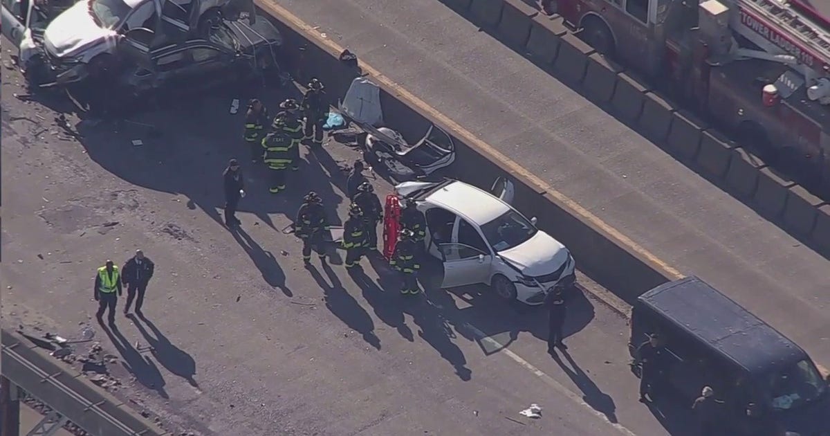 Long Island Expressway accident: Multiple cars crash Friday morning