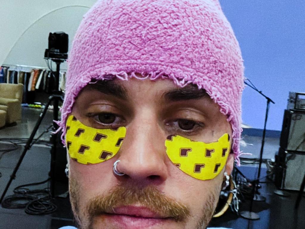 Justin Bieber wears eye masks. 