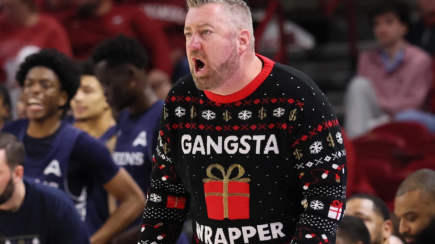 Queens Royals head coach Grant Leonard